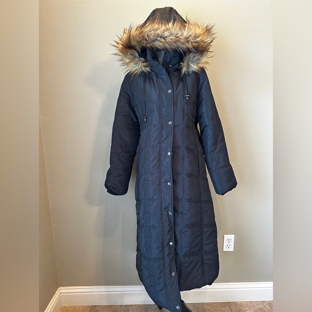 Excelled Long Puffer Coat L | Black Quilted Maxi Winter Coat w/ Faux Fur Hood